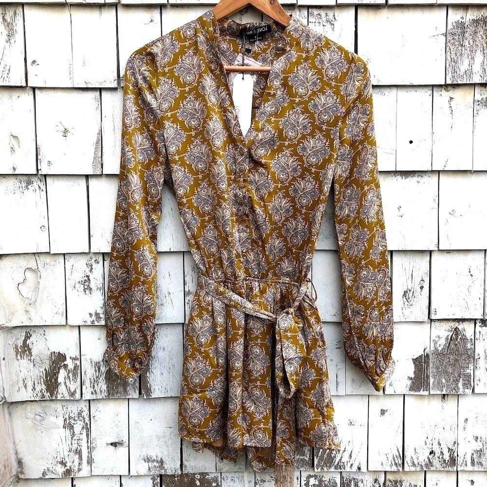 Love & Evol Long Sleeve Printed Romper sz.S